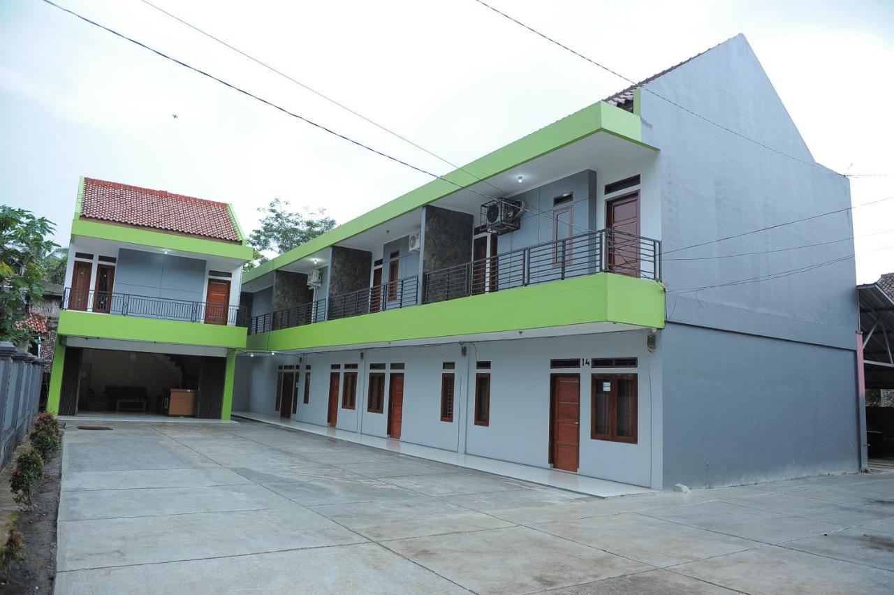Spot On 2891 999 Guest House Sumedang Εξωτερικό φωτογραφία